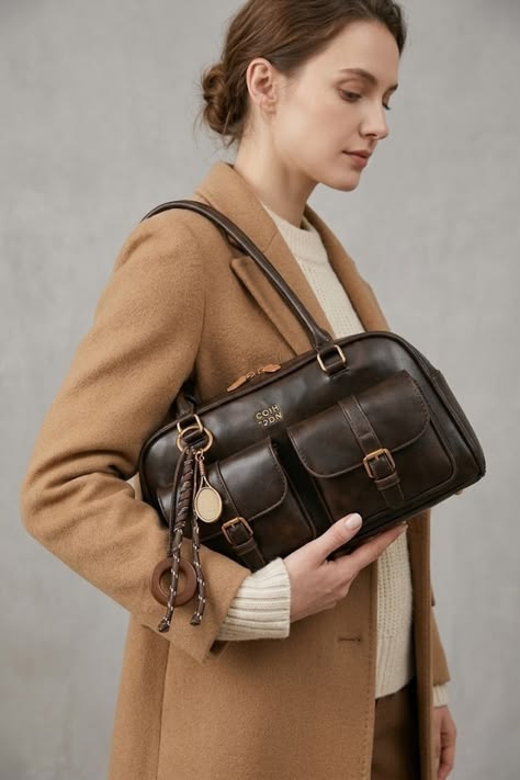 Women's Multi-Pocket Shoulder Bag - Stylish and Functional Design