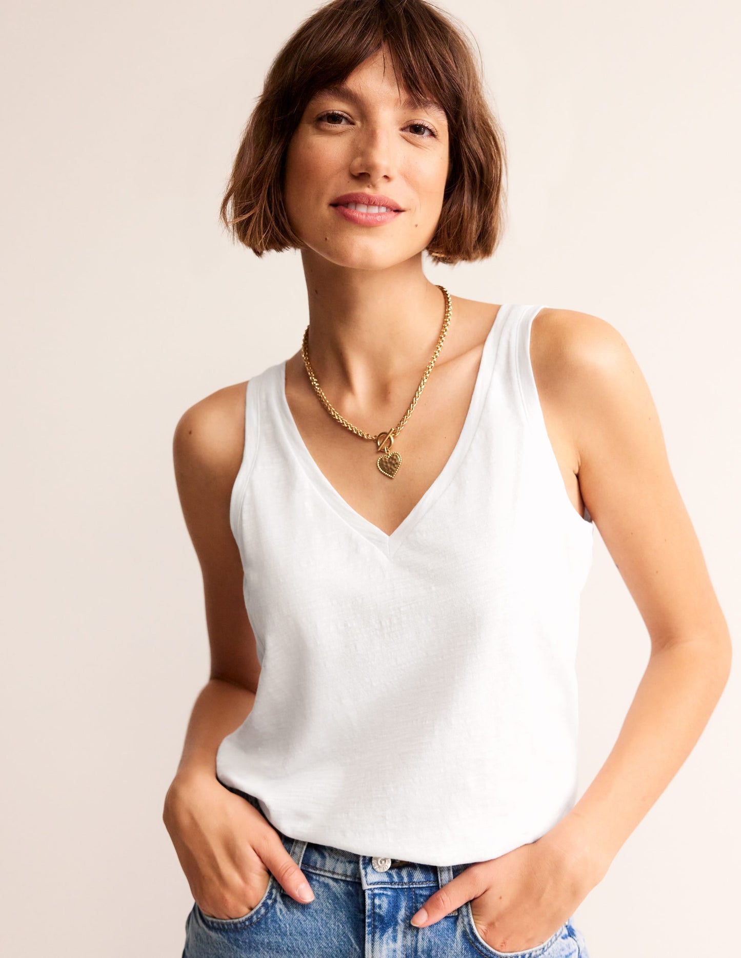 Women's White V-Neck Slub Knit Vest - Casual Summer Top