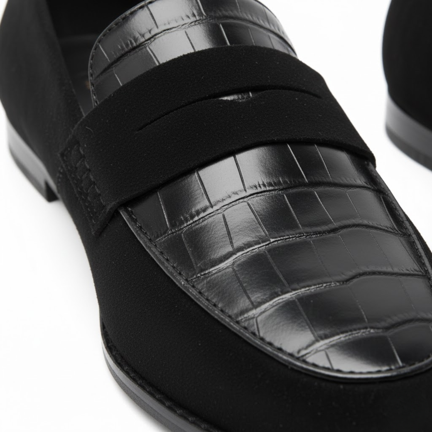 Comfortable Women's Round Toe Slip-On Loafers with Flat Sole and Cushioned Footbed for All-Day Walking