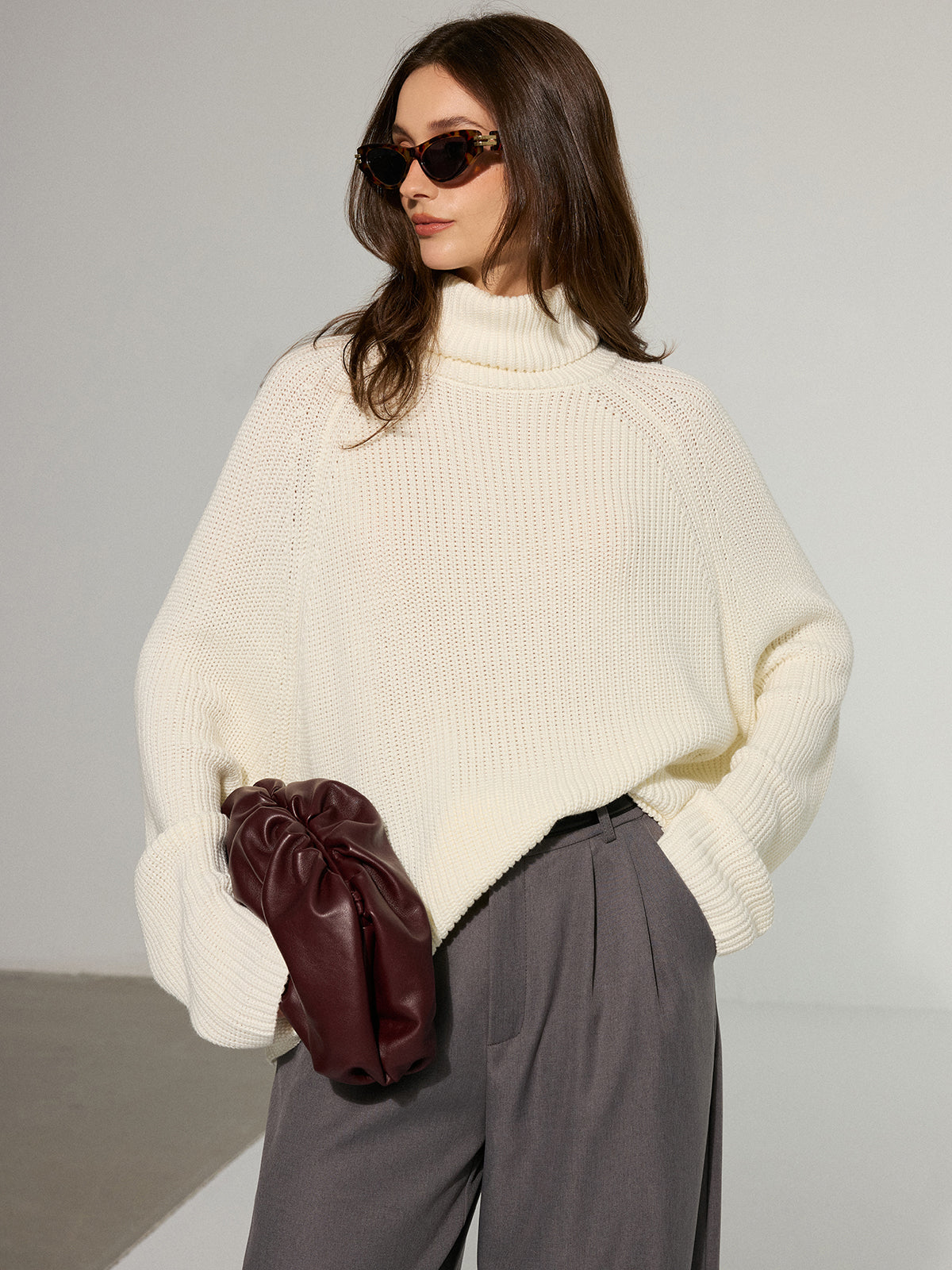 Vienna | Cream Jumper with Open Back and Wide Sleeves
