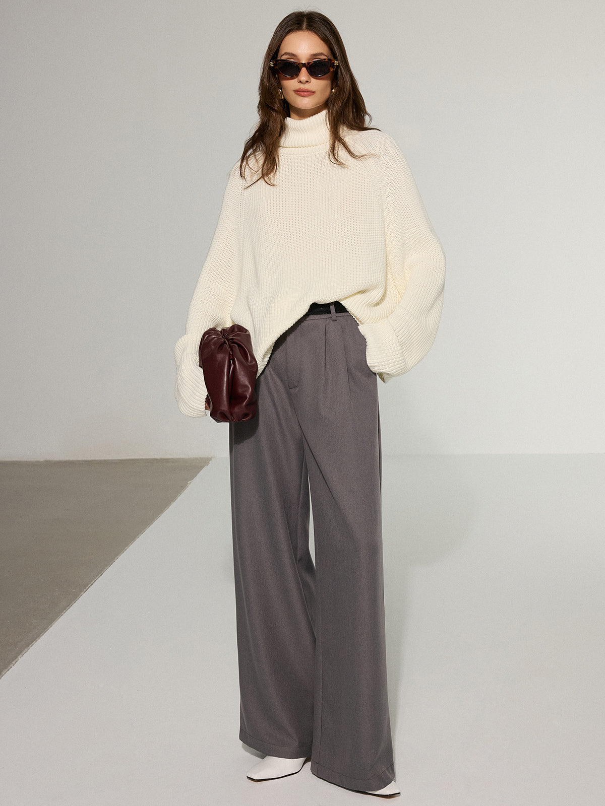 Vienna | Cream Jumper with Open Back and Wide Sleeves