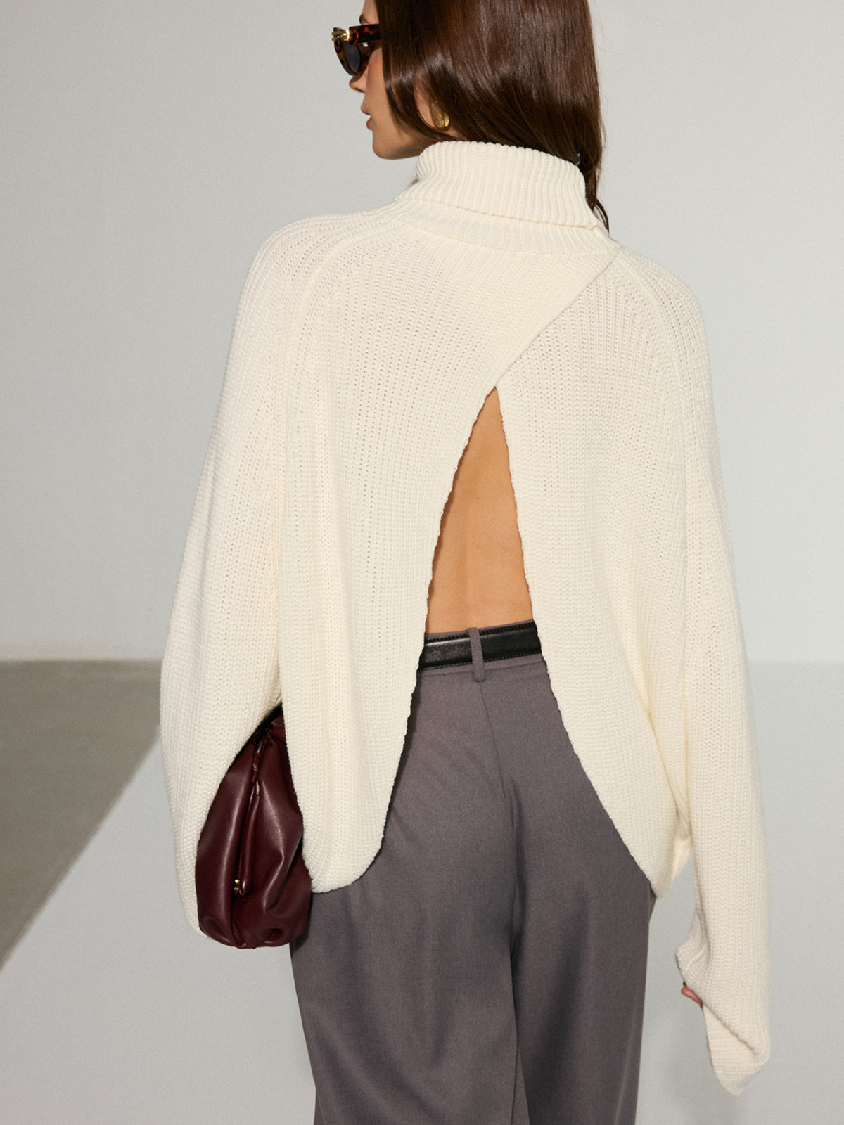 Vienna | Cream Jumper with Open Back and Wide Sleeves