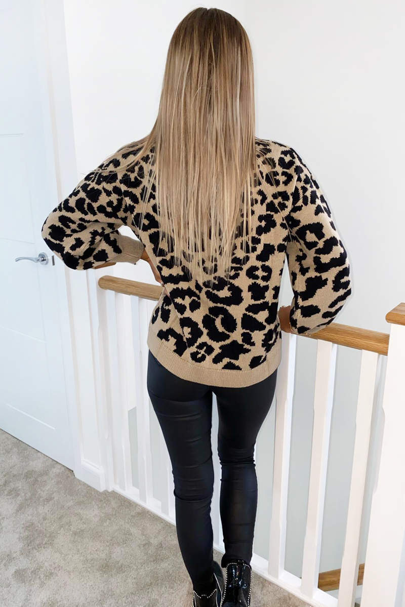 Women's Stone Leopard Print Knit Sweater - Stylish and Cozy Fashion Top