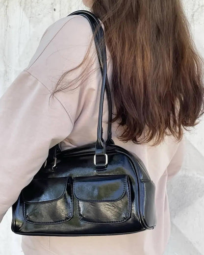 Stylish Structured Shoulder Bag with Front Pockets - Practical and Sleek Design for Everyday Use