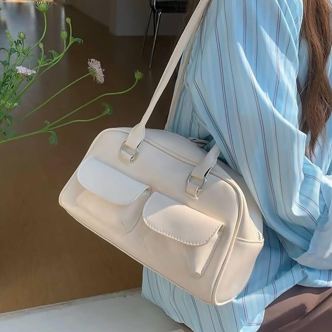 Stylish Structured Shoulder Bag with Front Pockets - Practical and Sleek Design for Everyday Use