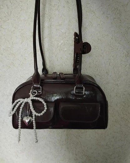 Stylish Structured Shoulder Bag with Front Pockets - Practical and Sleek Design for Everyday Use