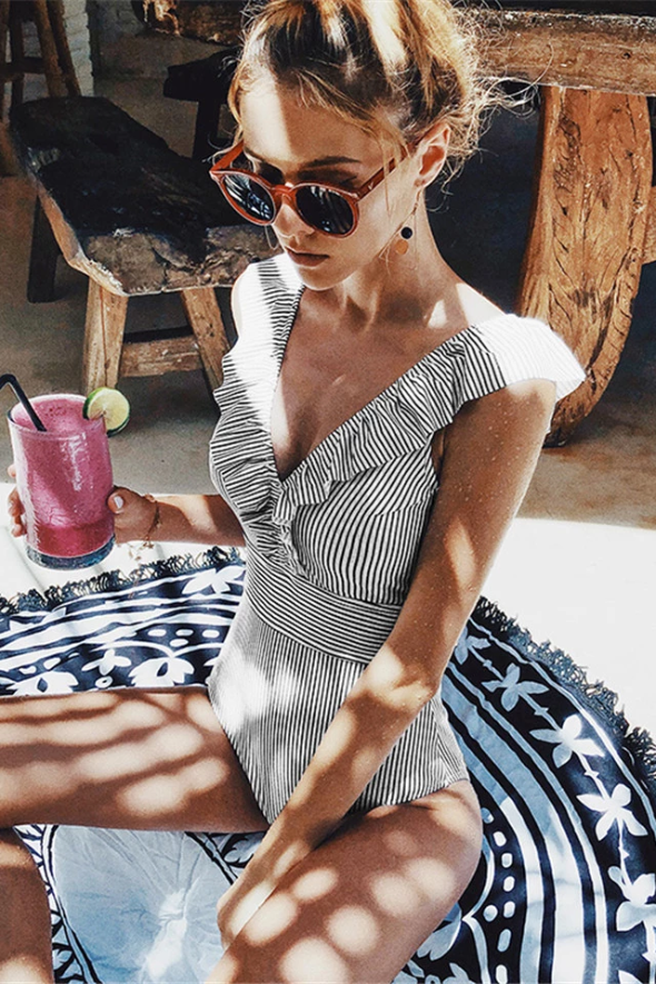 Aléa | Swimsuit with Ruffles and V-neck
