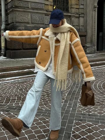 Women's Oversized Winter Jacket with Contrast Trim - Stylish Short Outerwear for Cold Weather