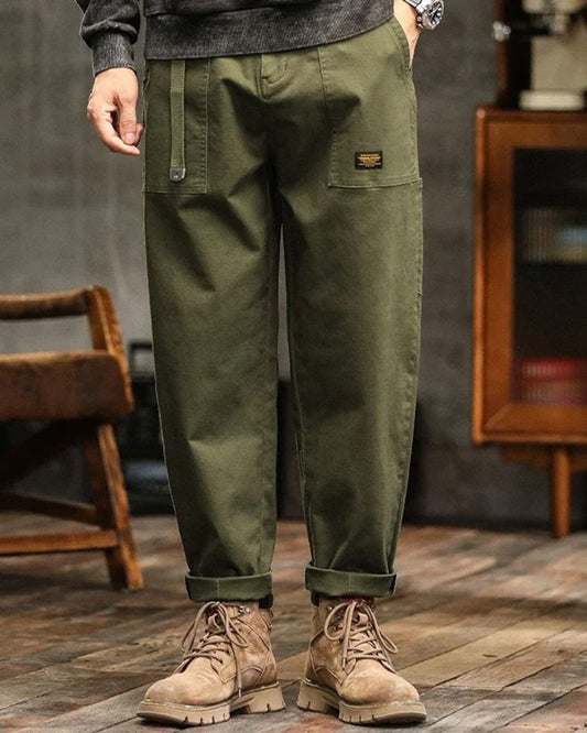 Men's Utility Fit Straight Leg Cargo Pants with Pleated Waist for Enhanced Comfort