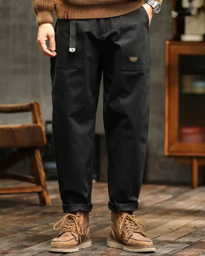 Men's Utility Fit Straight Leg Cargo Pants with Pleated Waist for Enhanced Comfort