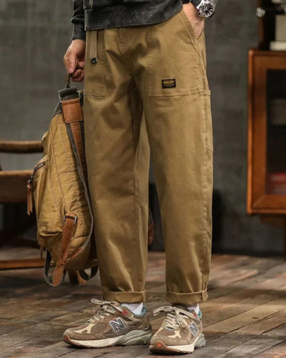 Men's Utility Fit Straight Leg Cargo Pants with Pleated Waist for Versatile Outdoor Use