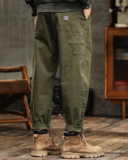 Men's Utility Fit Straight Leg Cargo Pants with Pleated Waist for Versatile Outdoor Use